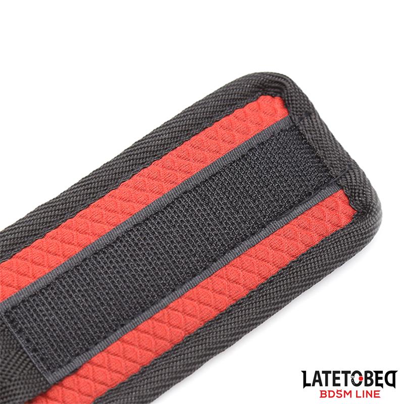 LATETOBED BDSM-lijn Bedbeperkingsset met blinddoek en verstelbare handboeien